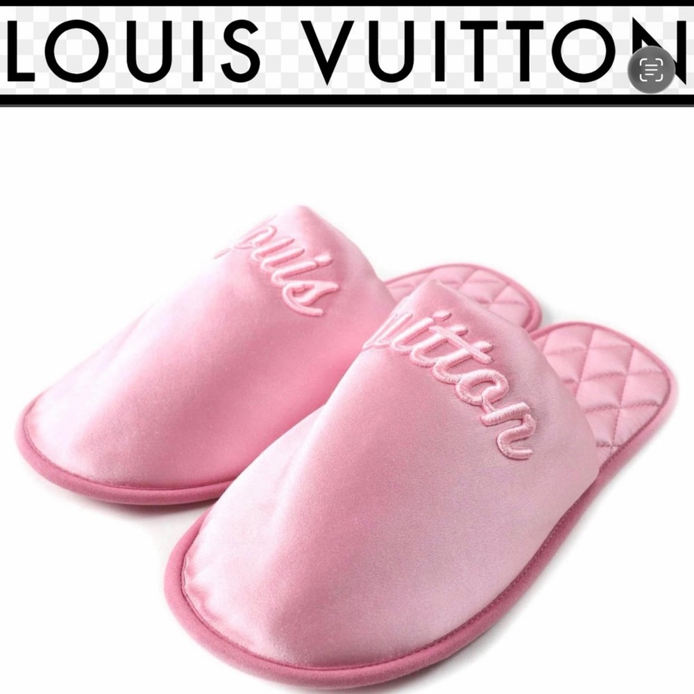 Louis Vuitton logo   Pink Quilted Slippers